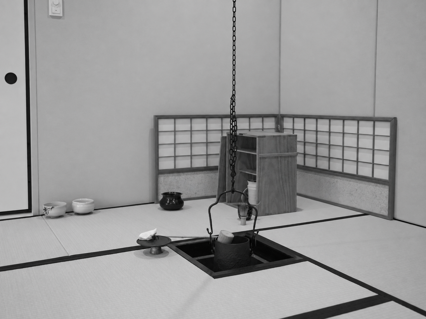 釣り釜と茶道具をしつらえた神保軒の茶室
